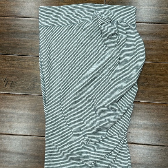 Lululemon Anytime Skirt VITASEA Size 6
Hyper Stripe Medium Grey Ghost - Picture 2 of 5